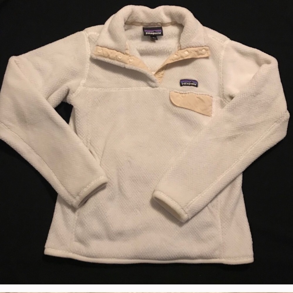 ISO white patagonia fleece pullover!!!